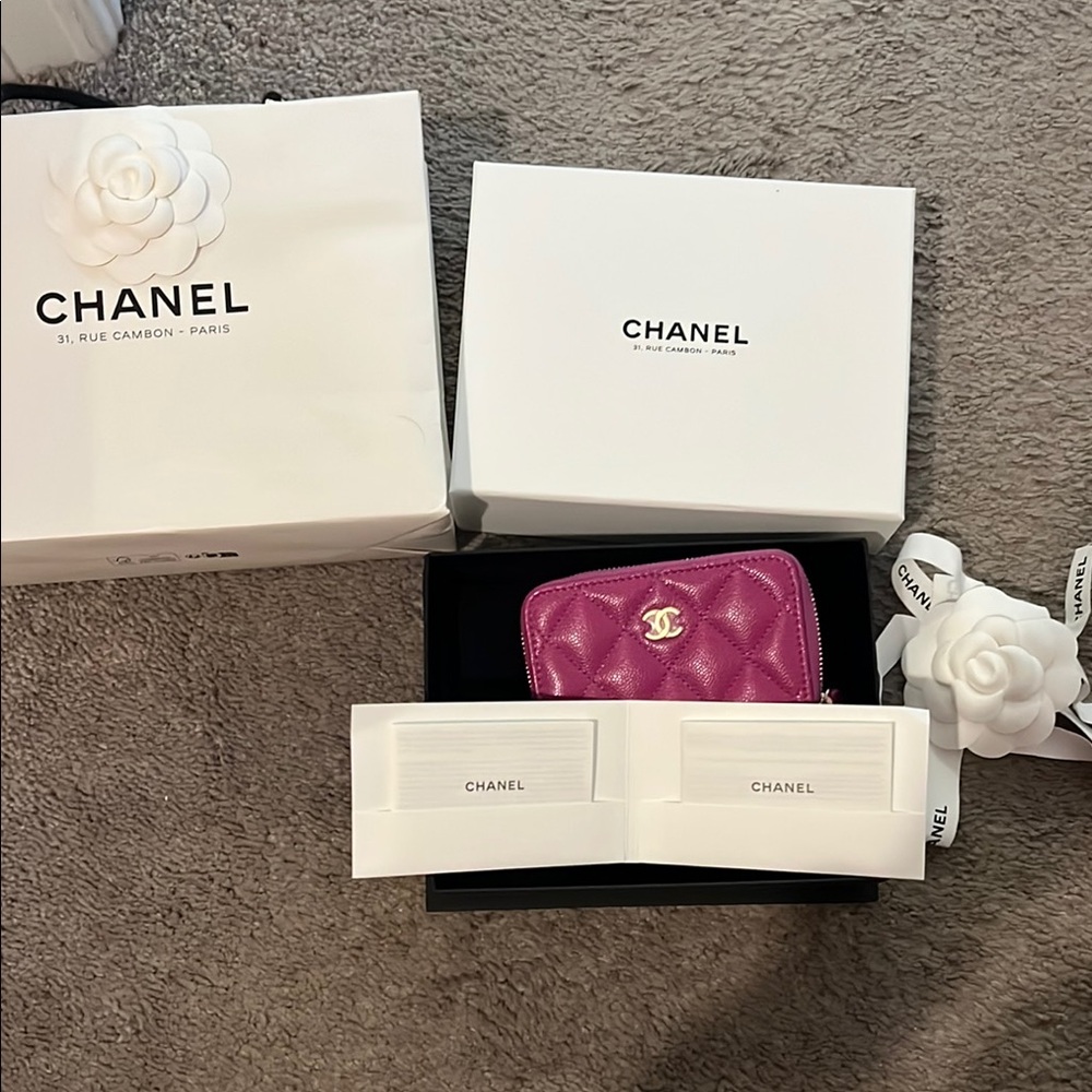 Chanel Magenta Quilted Zip Coin Purse with Iconic Double-C Logo - Picture 5 of 6